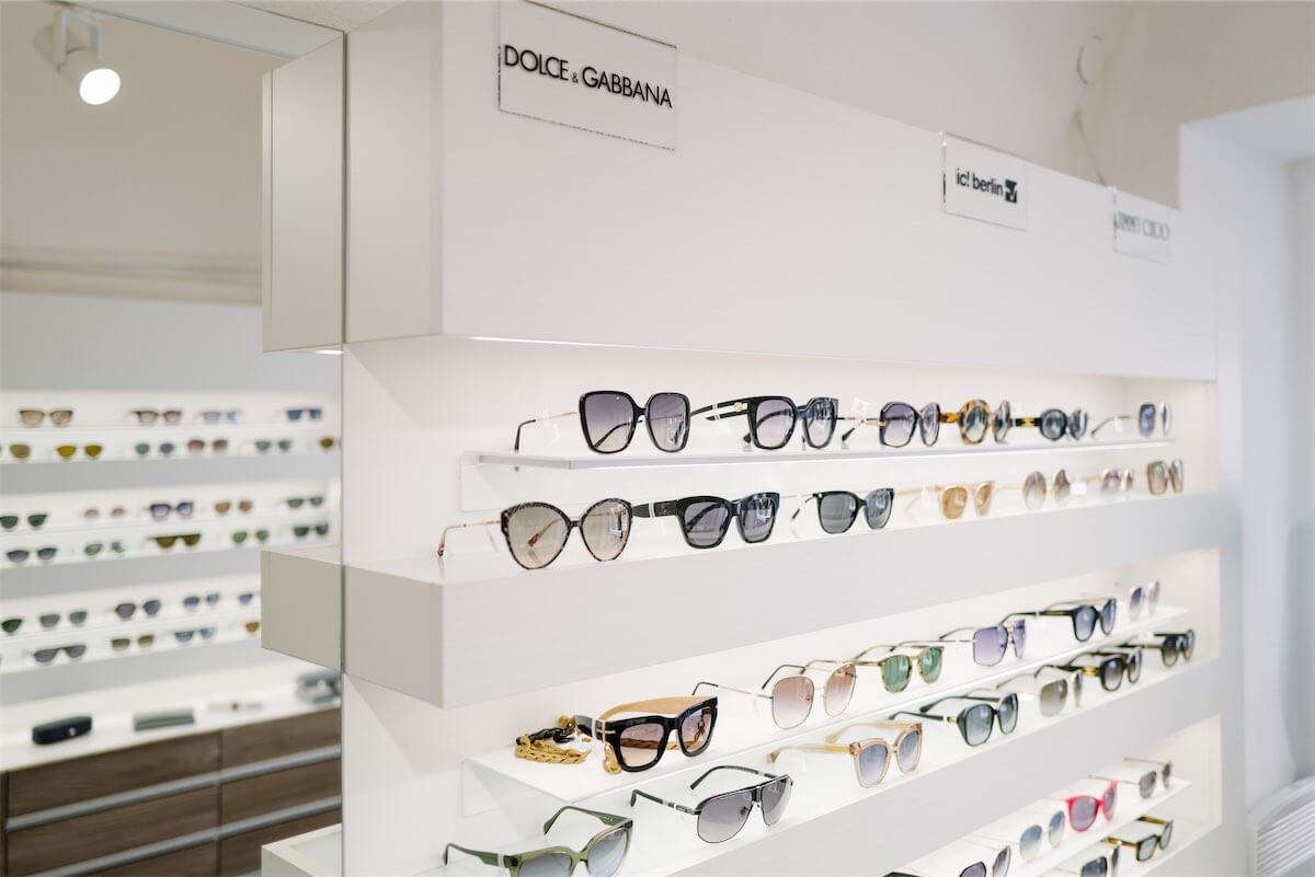 Modische Sonnenbrillen verschiedener Marken bei Augenoptik Schauer in Hallein